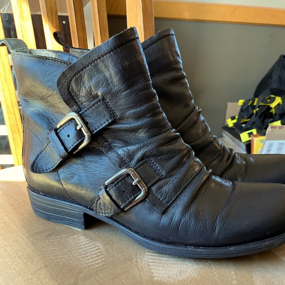 EUC MIZ MOOZ booties
